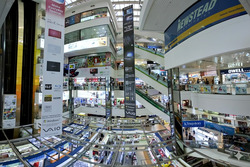 Sim Lim Square (D7), Shop House #517136661